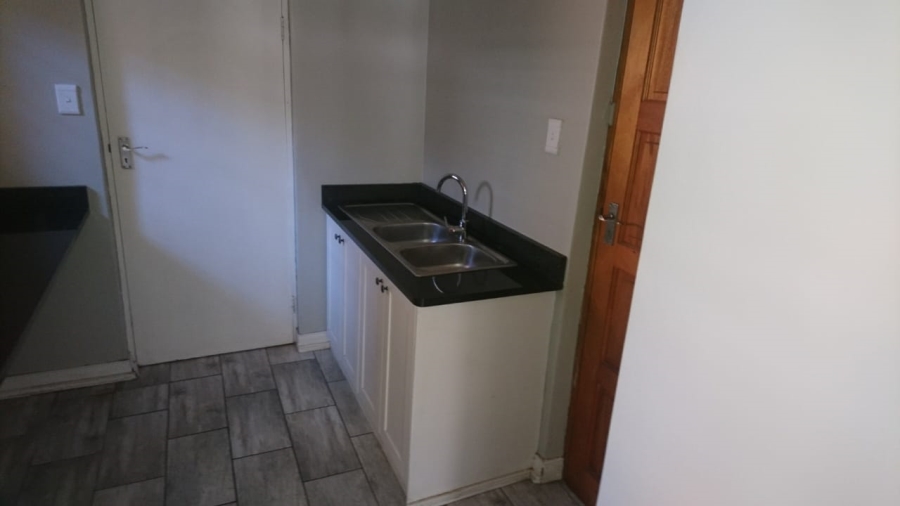 To Let 3 Bedroom Property for Rent in Hillside Free State